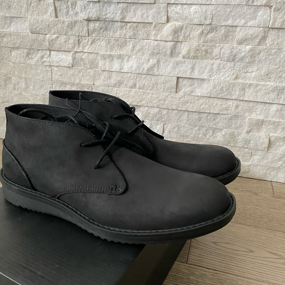 NEW Kenneth Cole Chukka boots Men’s classic shoe